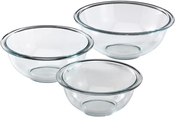 Pyrex 3 piece glass mixing bowls set.